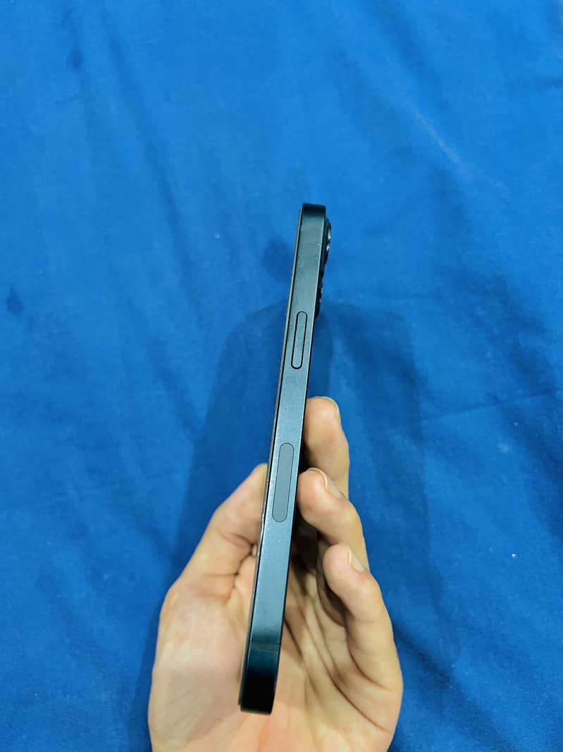 Apple iPhone 13 4