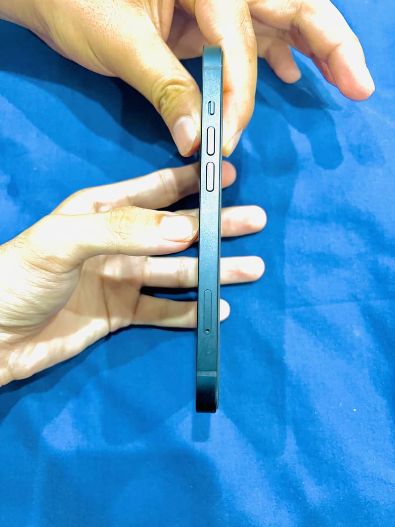 Apple iPhone 13 5