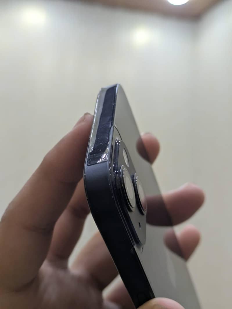 Apple iPhone 13 7