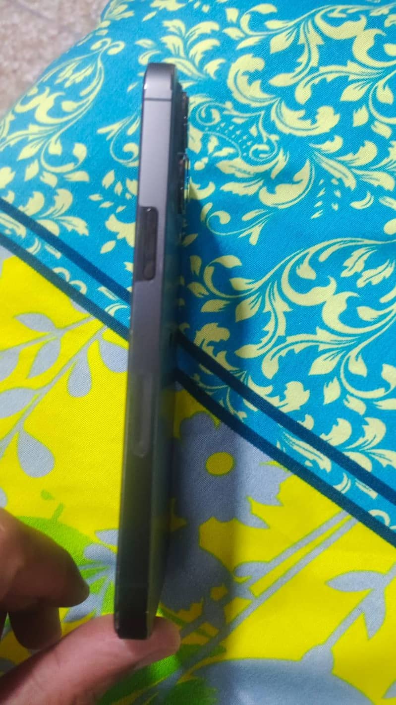 Apple iPhone 13 Pro 2