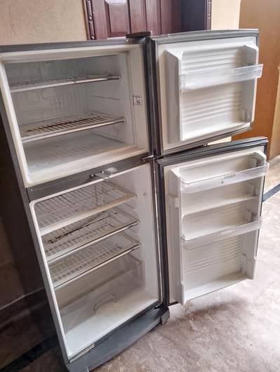 Dawlance Fridge in 100%  Working Condition.