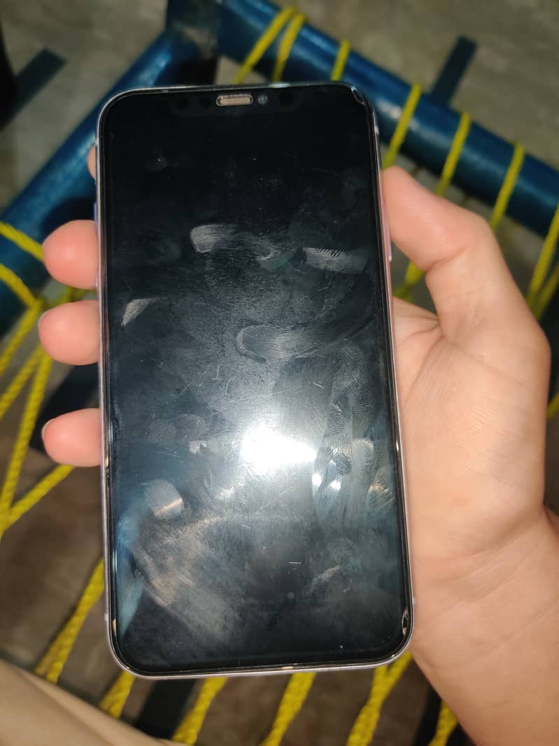 Apple iPhone 11 4