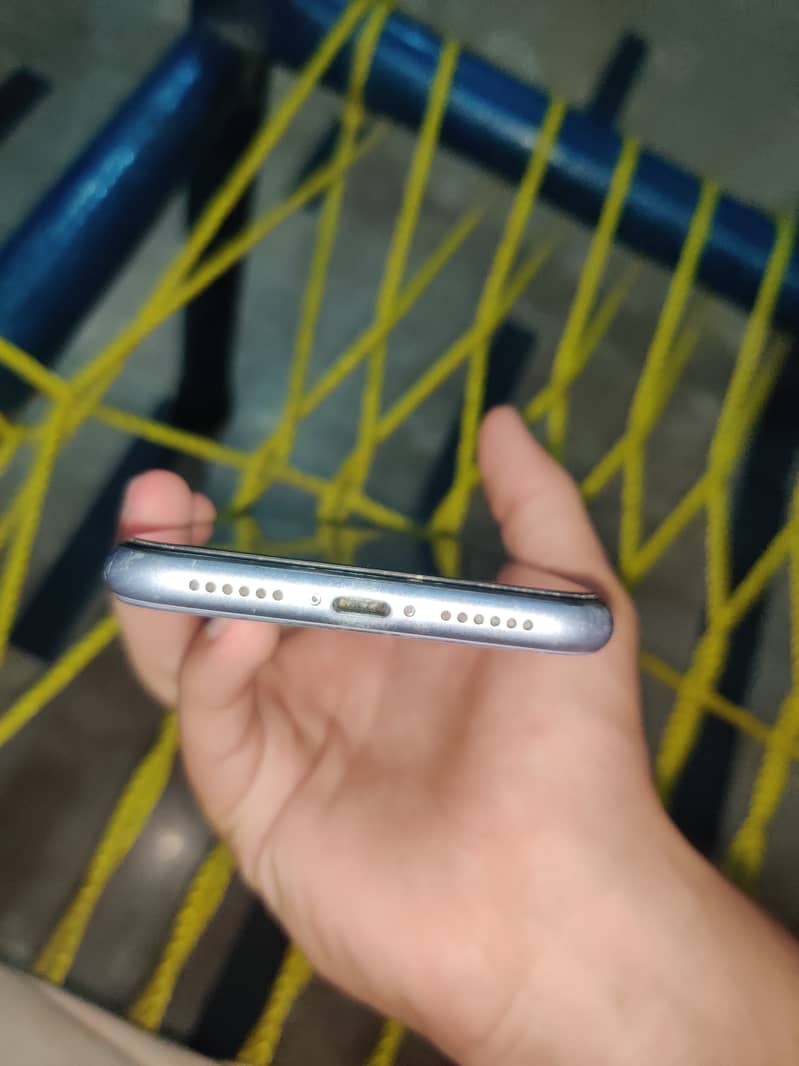 Apple iPhone 11 6