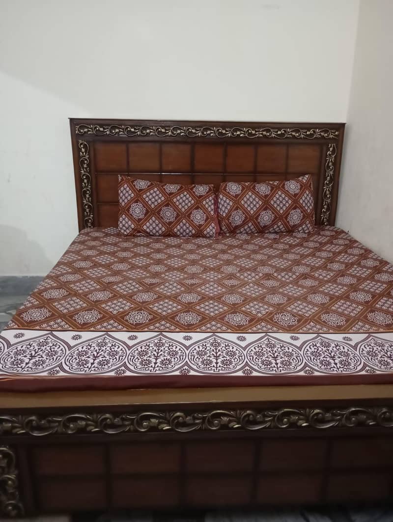 king size bed 0