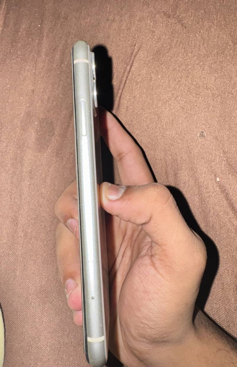 Apple iPhone 11 3
