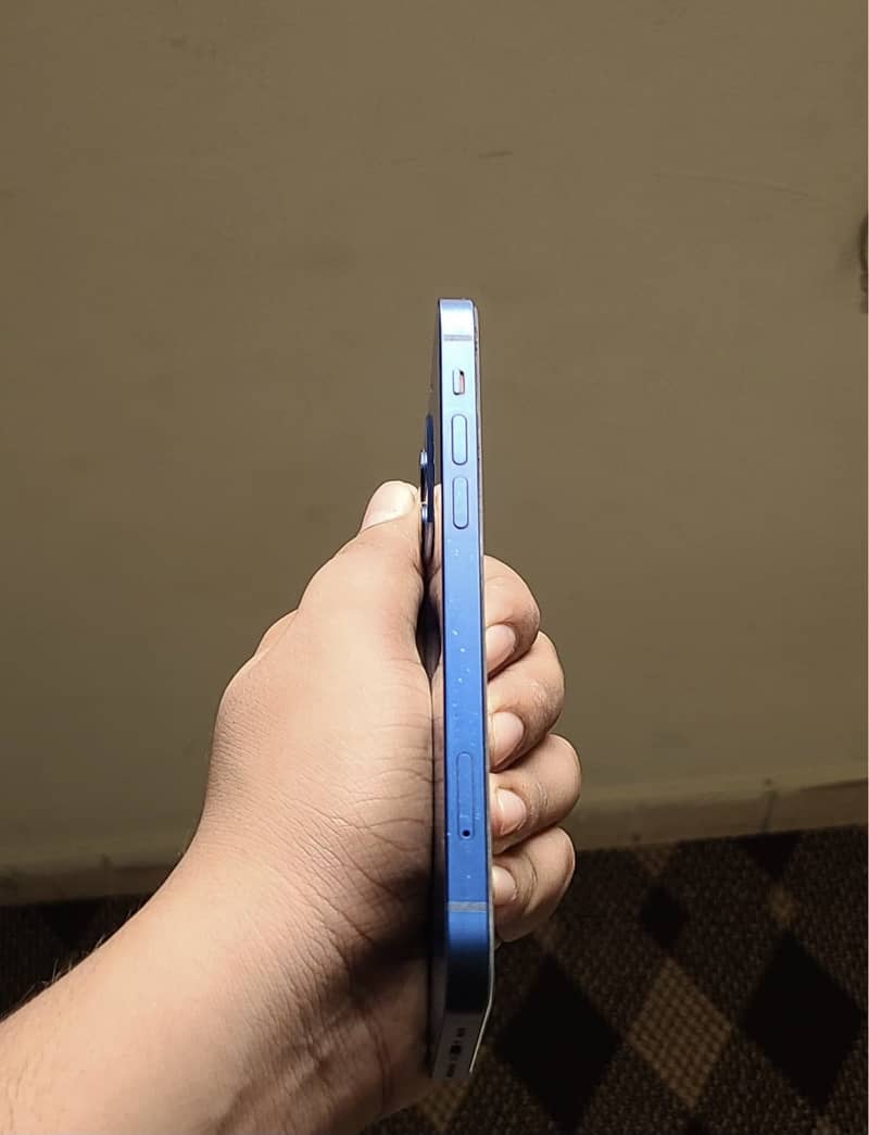 Apple iPhone 12 3