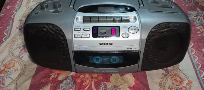 aiwa COMPACT DISC . STEREO RADIO CASSETTE PLAYER and RECORDER