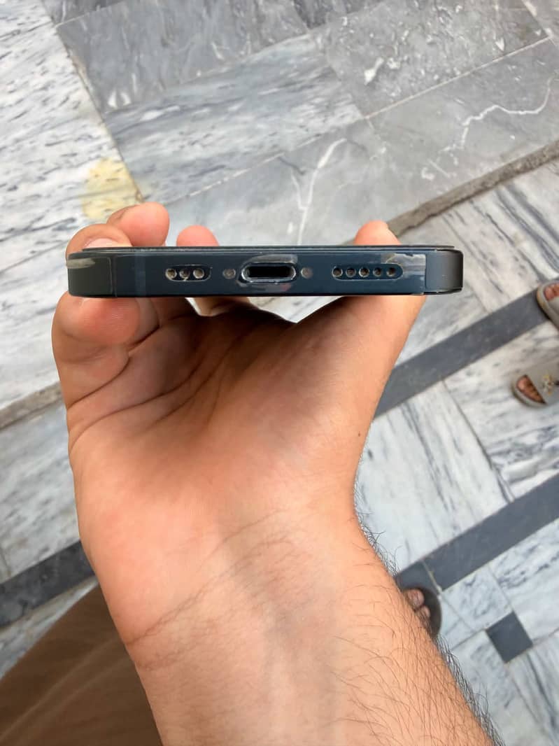 Apple iPhone 13 0