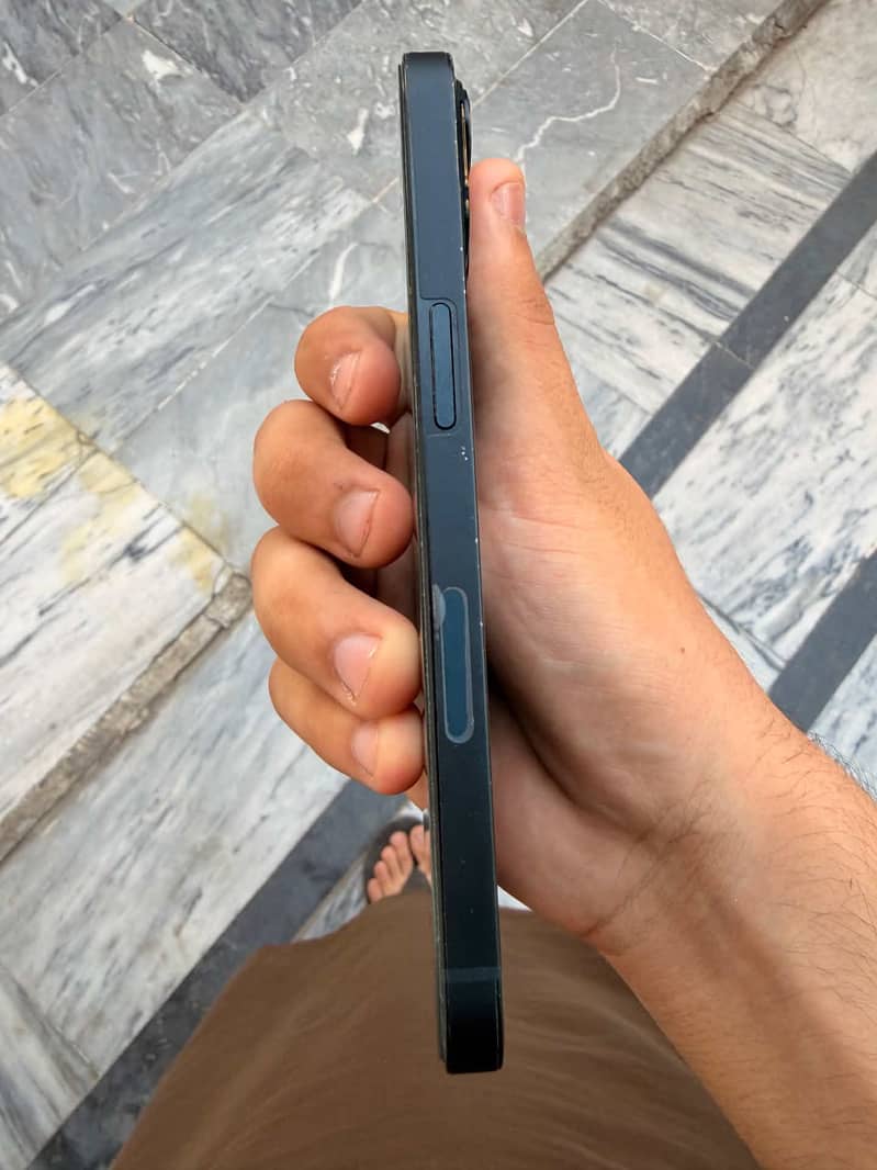 Apple iPhone 13 1