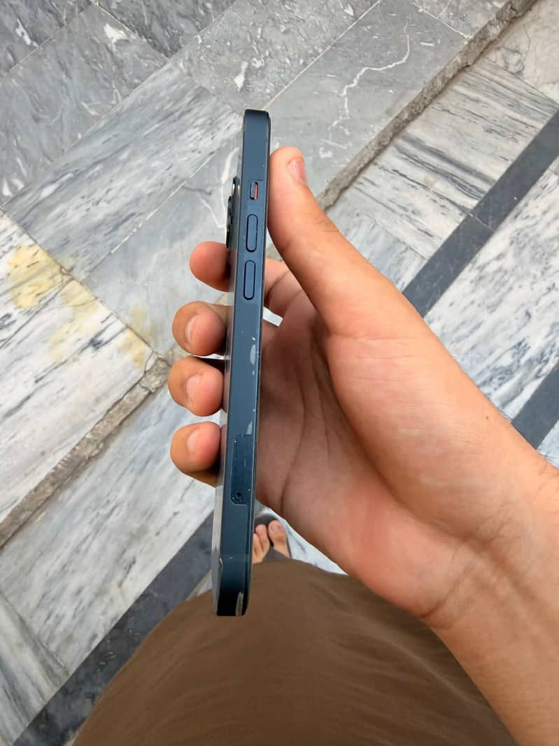 Apple iPhone 13 4