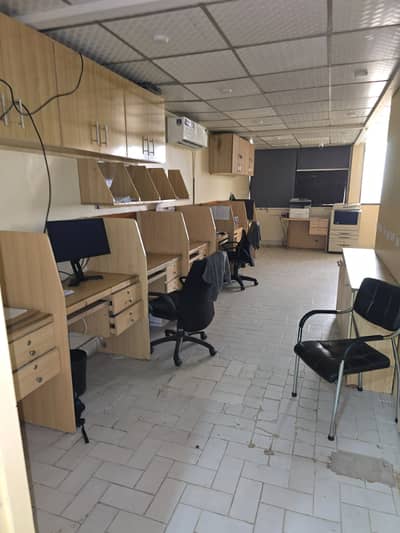 Pak avenue sami furnished Office for rent 900sqft in shahar e Faisal.