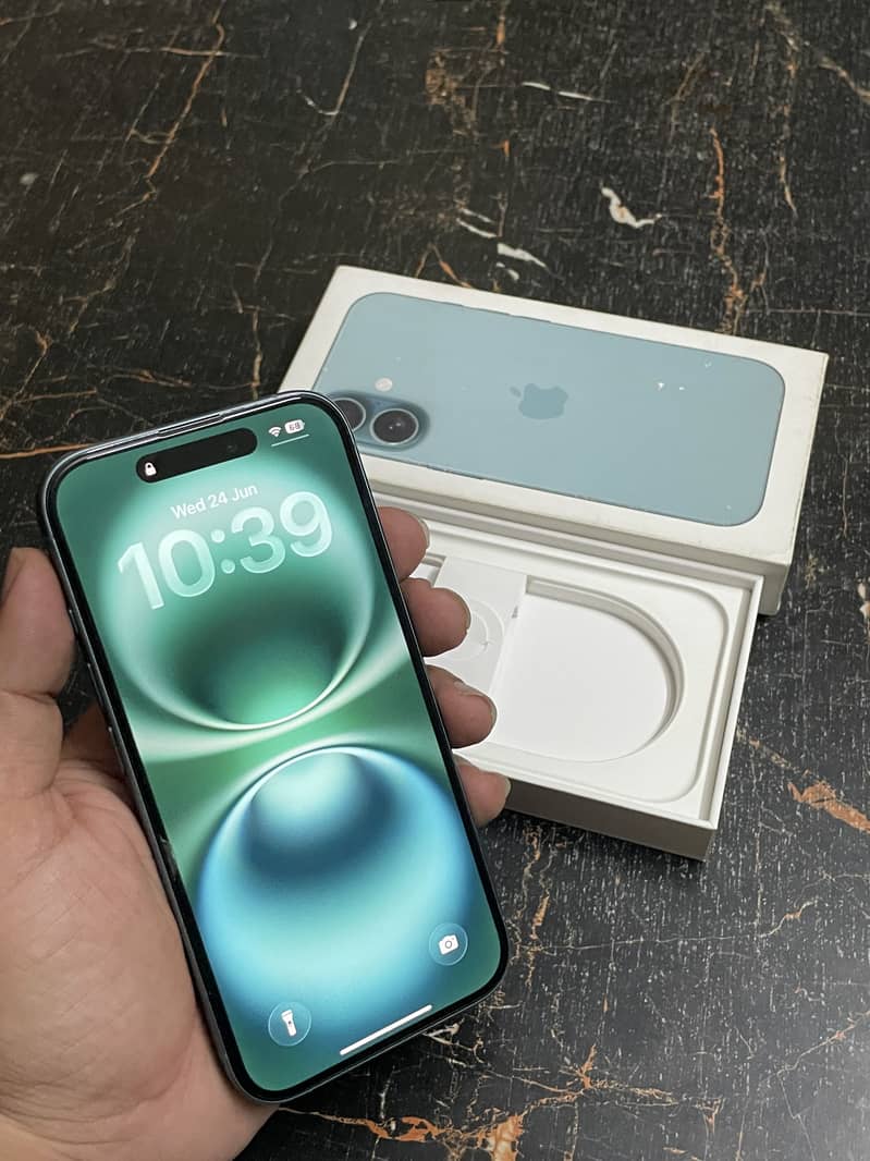 Apple iPhone 16 1