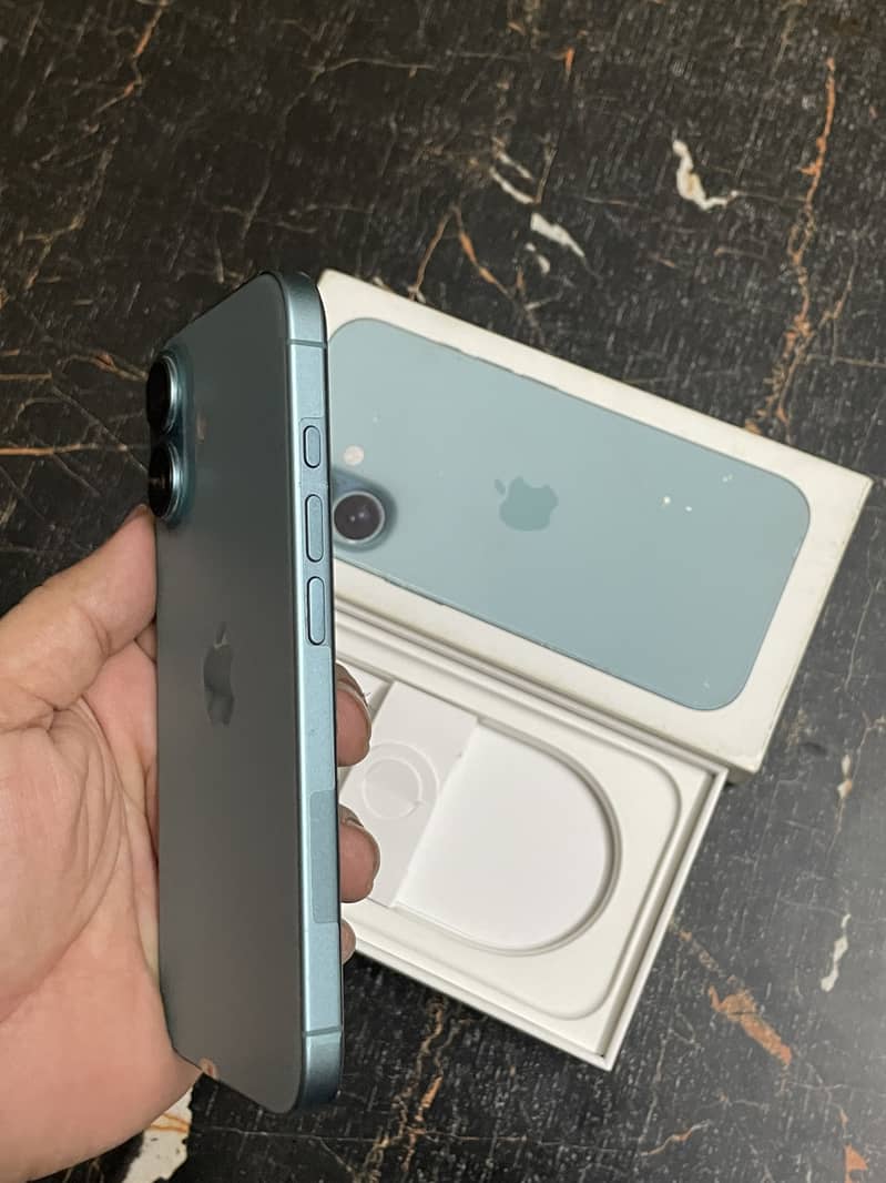 Apple iPhone 16 3