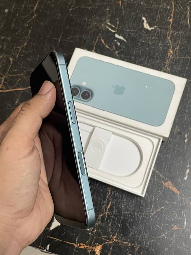 Apple iPhone 16 4
