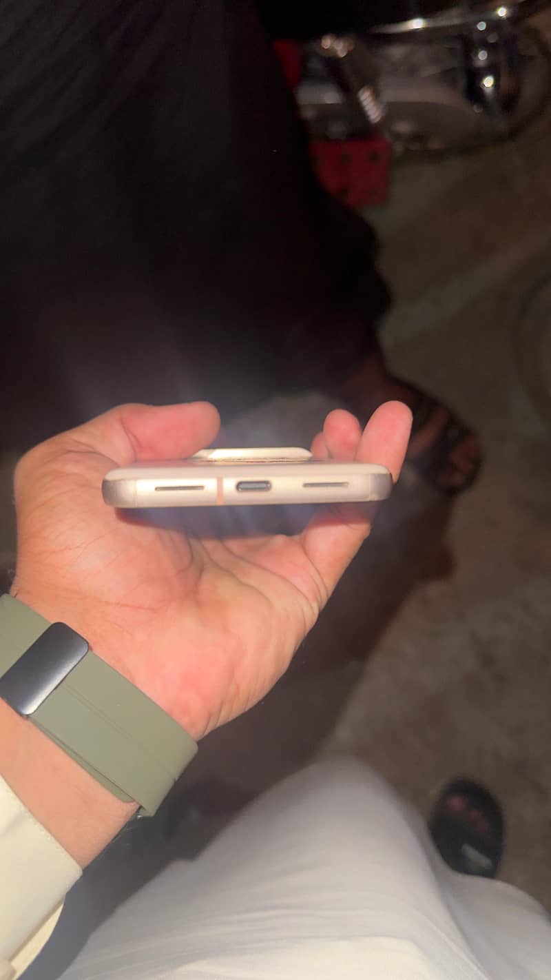 Google pixel 8 4