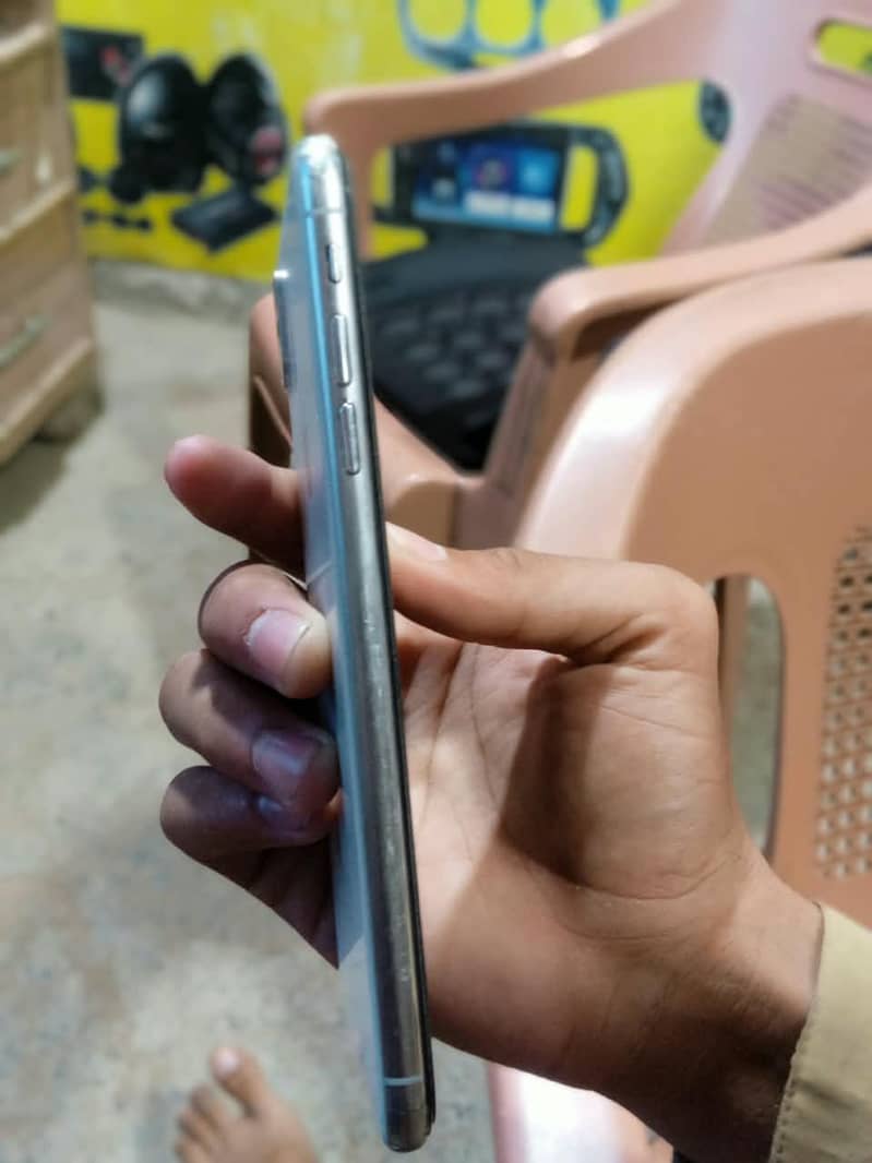 iphone xs max 4