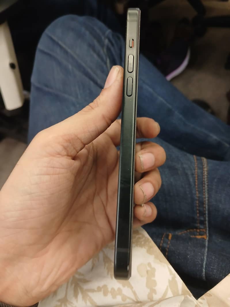 Apple iPhone 15 plus 4