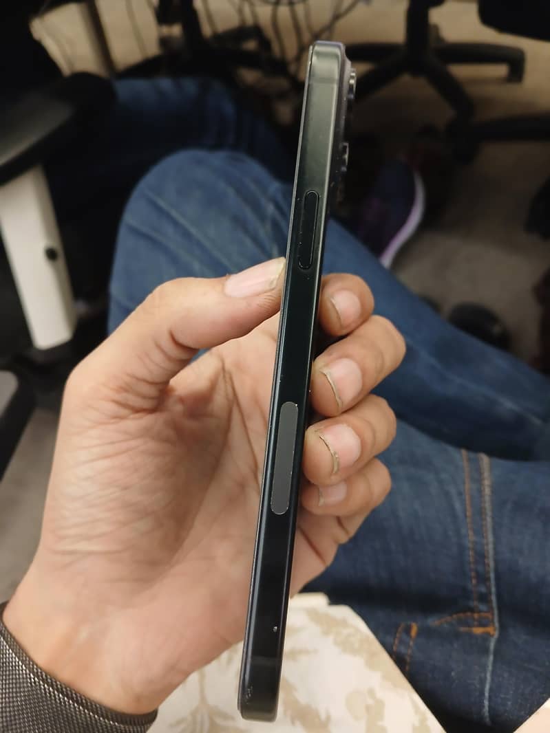 Apple iPhone 15 plus 6