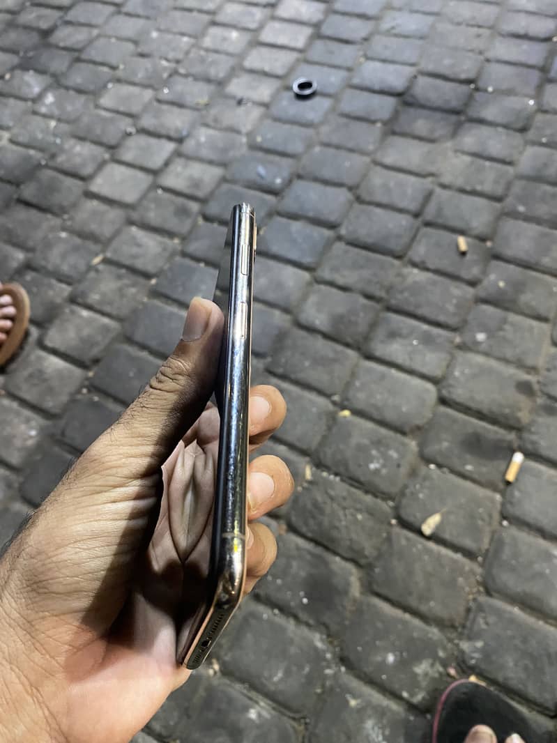 iPhone XS Max 3