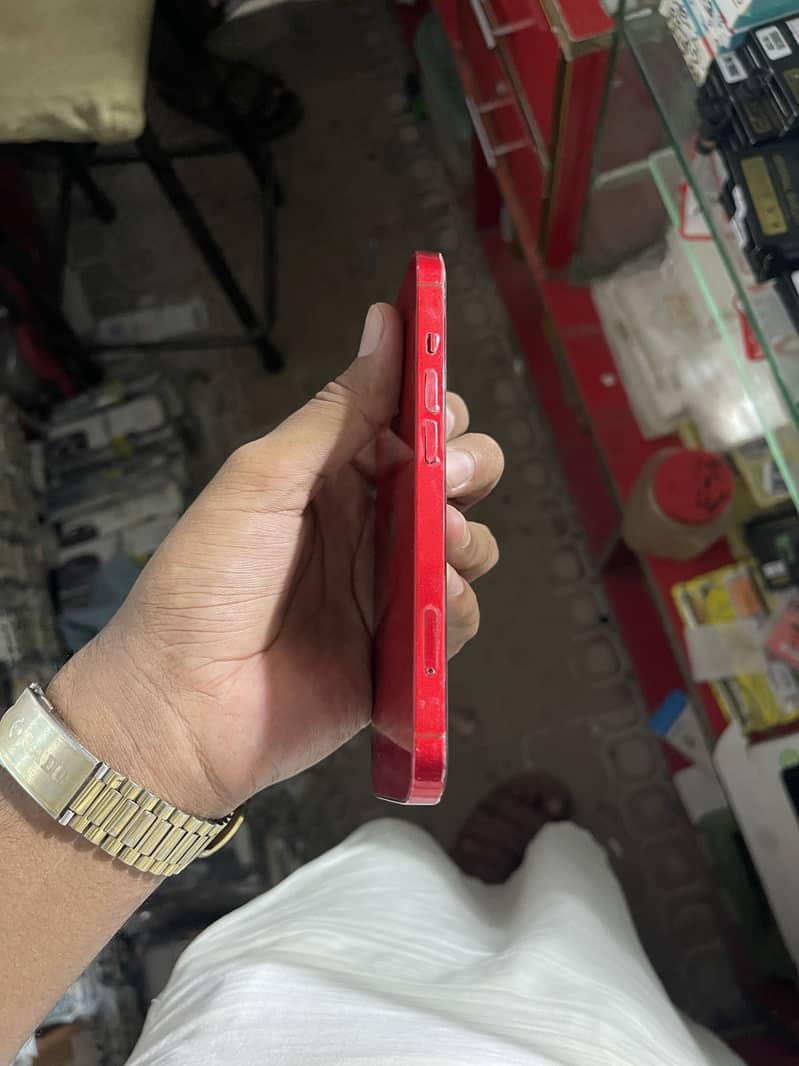 Apple iPhone 13 2