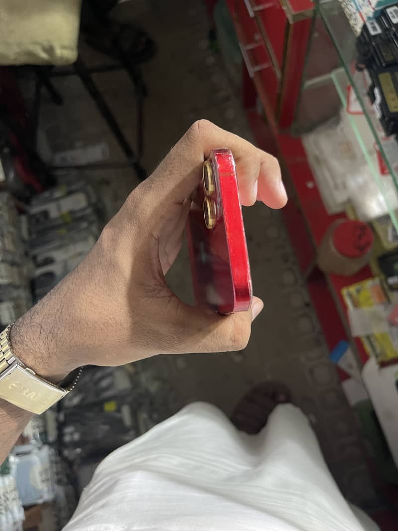 Apple iPhone 13 4