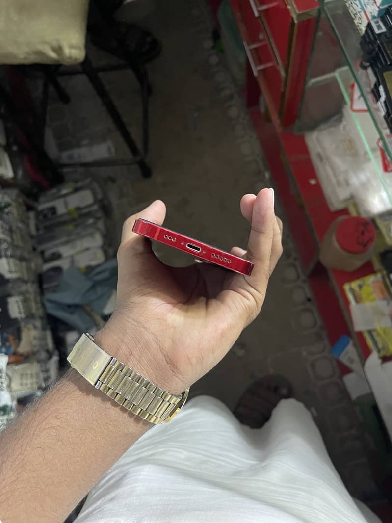 Apple iPhone 13 5