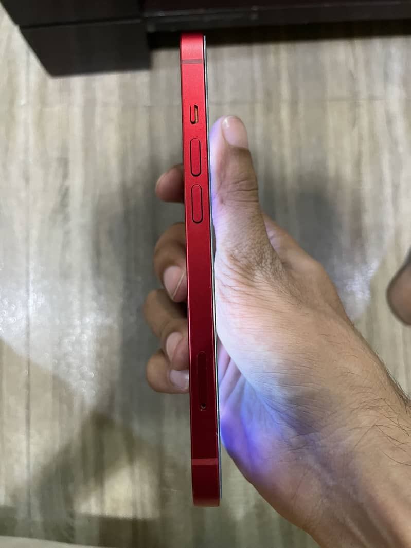 Apple iPhone 13 4