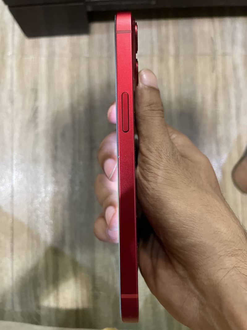 Apple iPhone 13 5