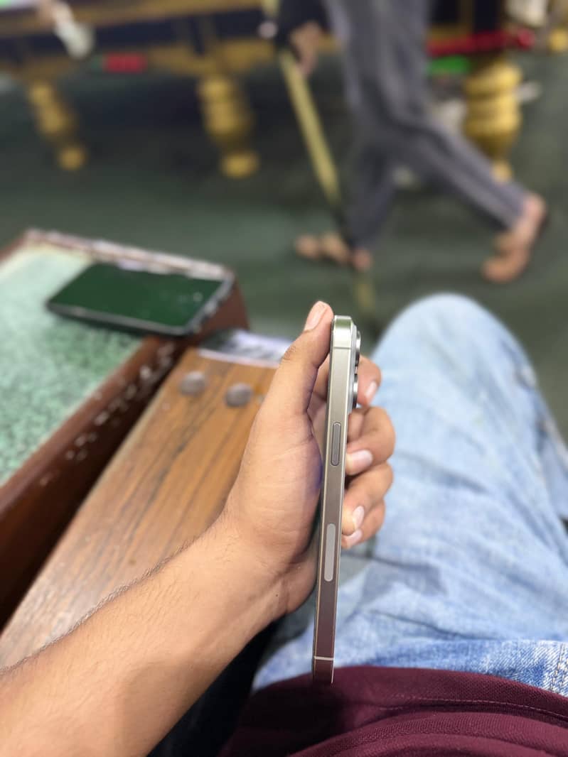 Apple iPhone 15 Pro Max 2