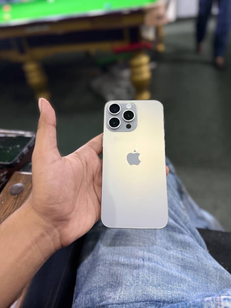 Apple iPhone 15 Pro Max 8