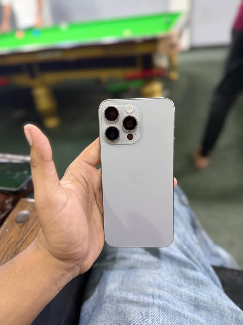 Apple iPhone 15 Pro Max 9