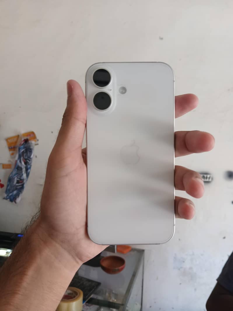 Apple iPhone 16 0