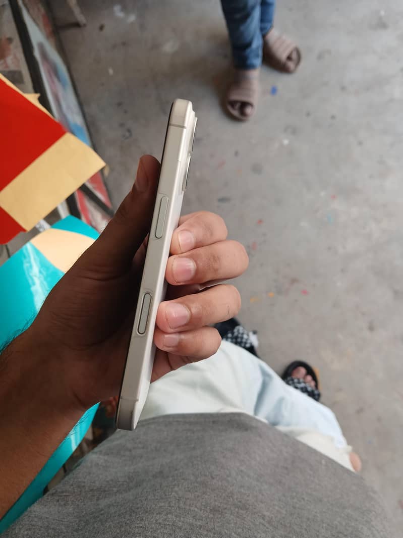 Apple iPhone 16 1