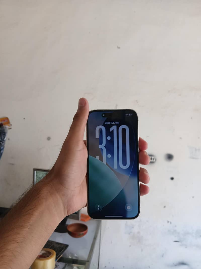 Apple iPhone 16 2