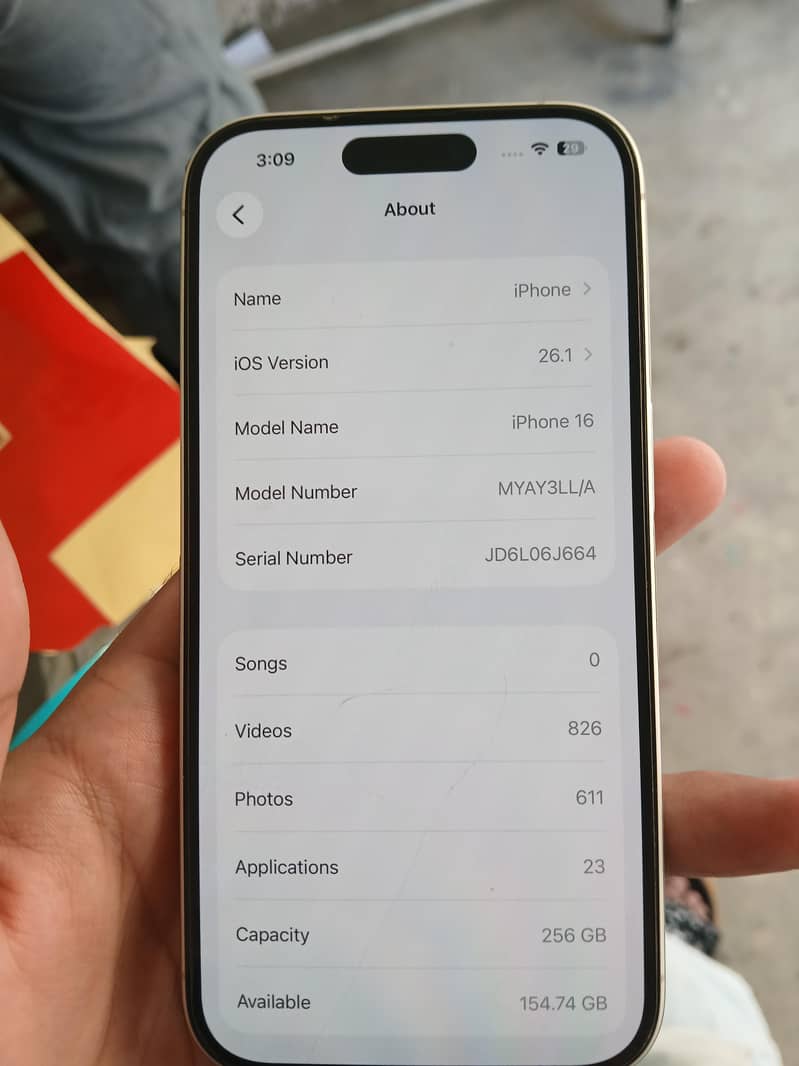 Apple iPhone 16 10