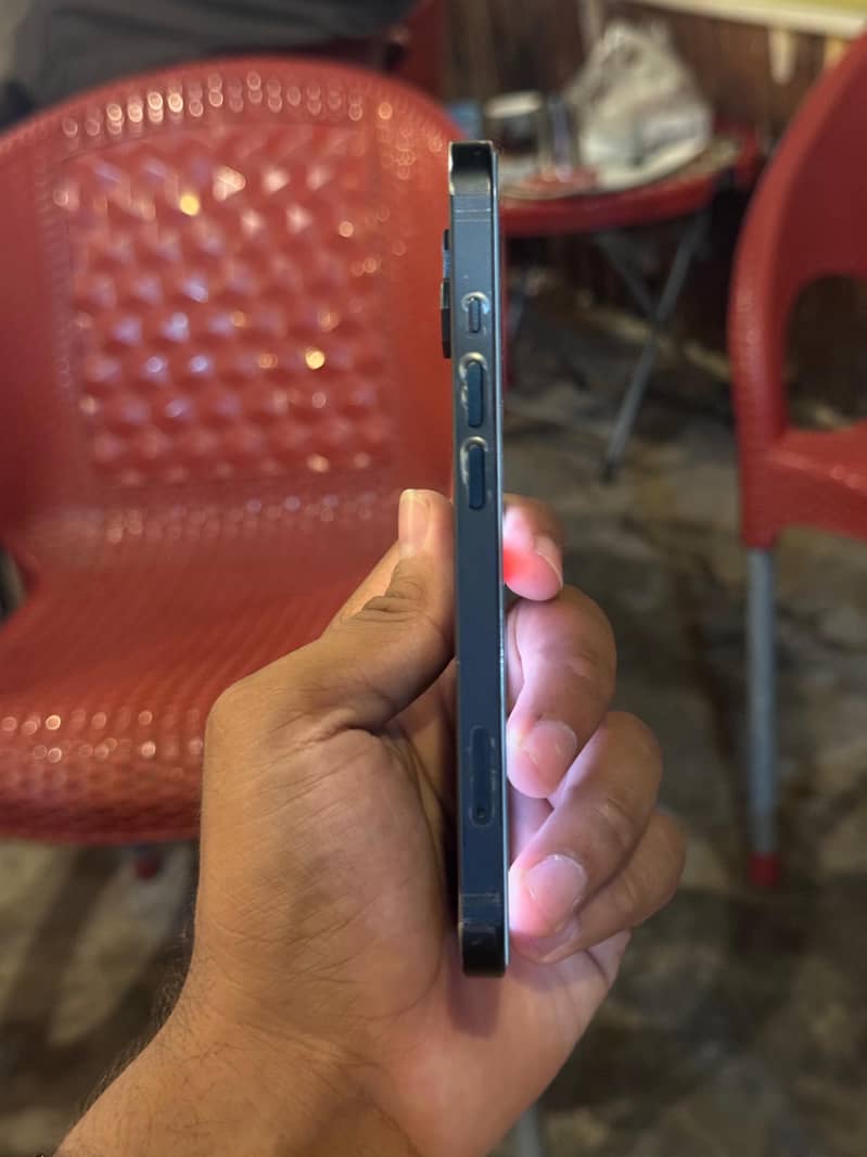 Apple iPhone 13 4