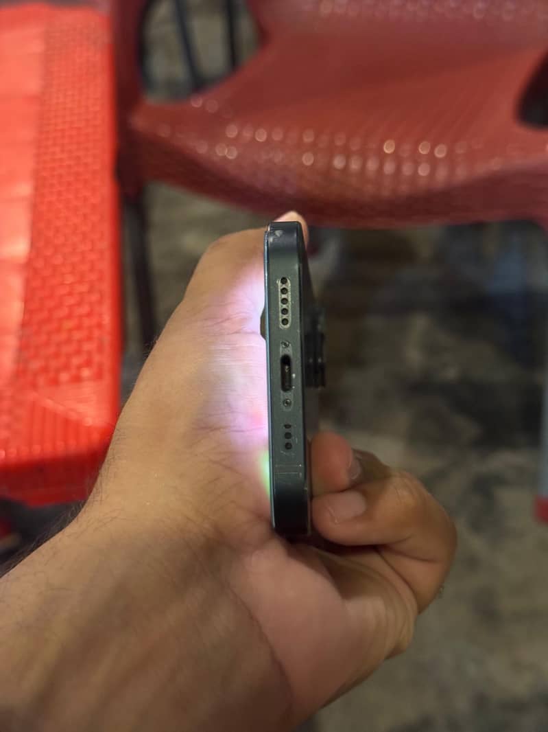 Apple iPhone 13 7