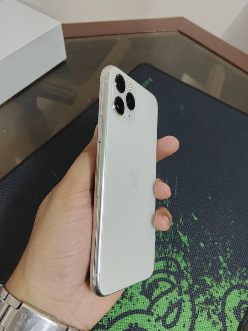Apple iPhone 11 Pro 2