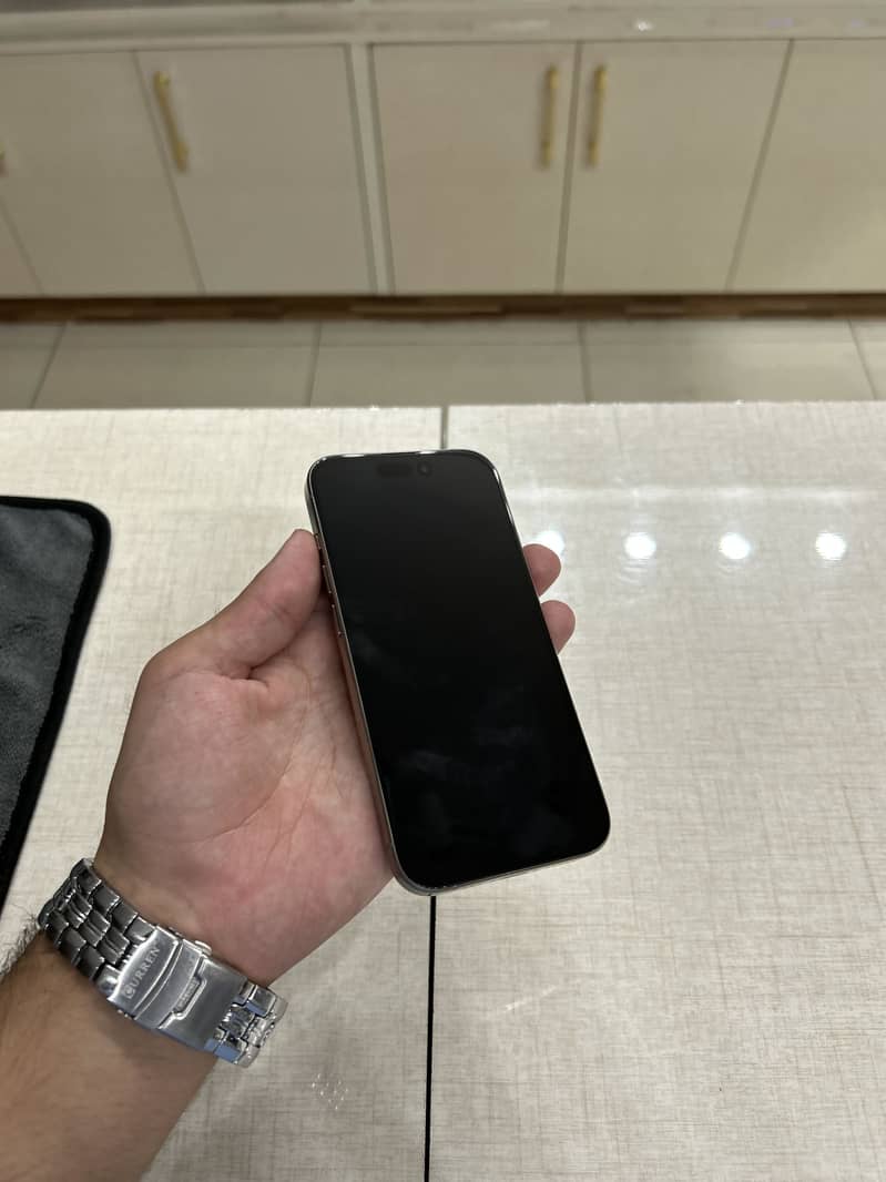 Apple iPhone 15 Pro 0