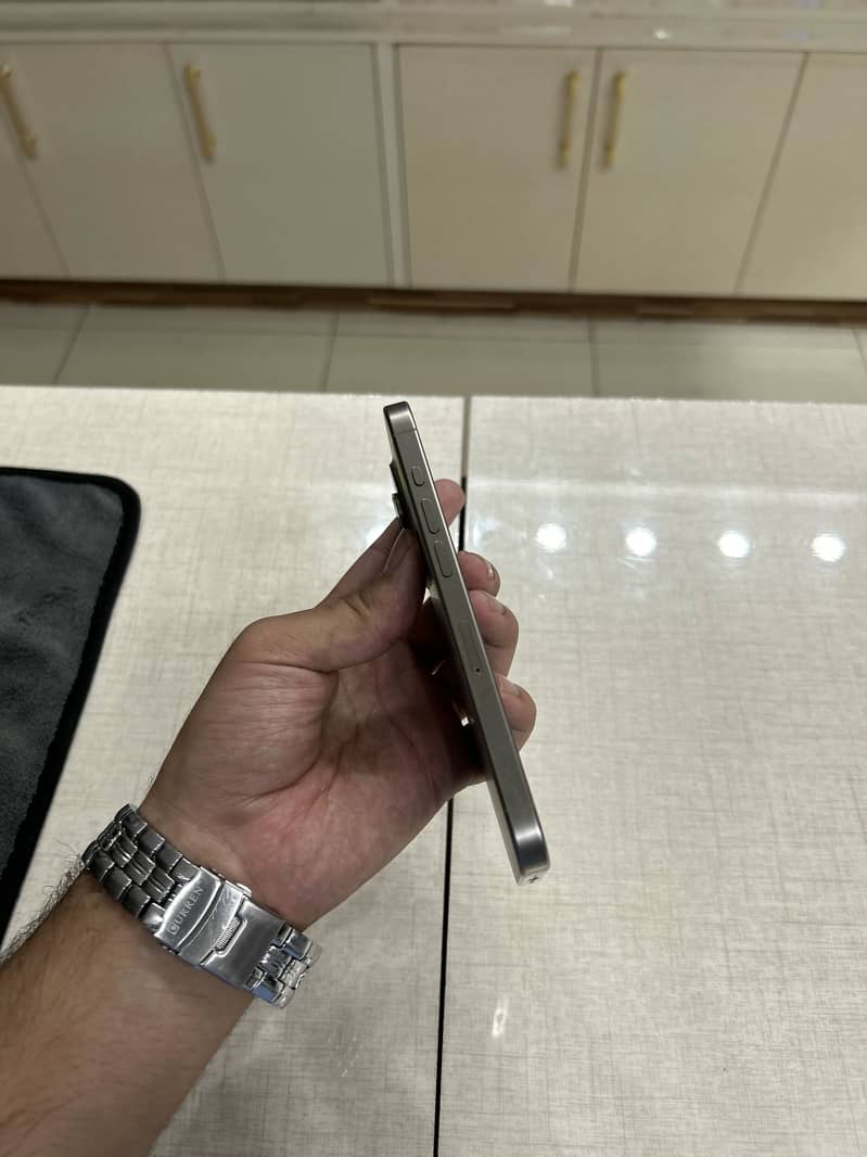 Apple iPhone 15 Pro 2