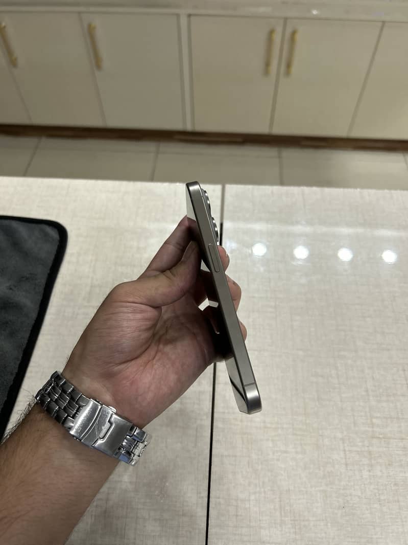 Apple iPhone 15 Pro 3