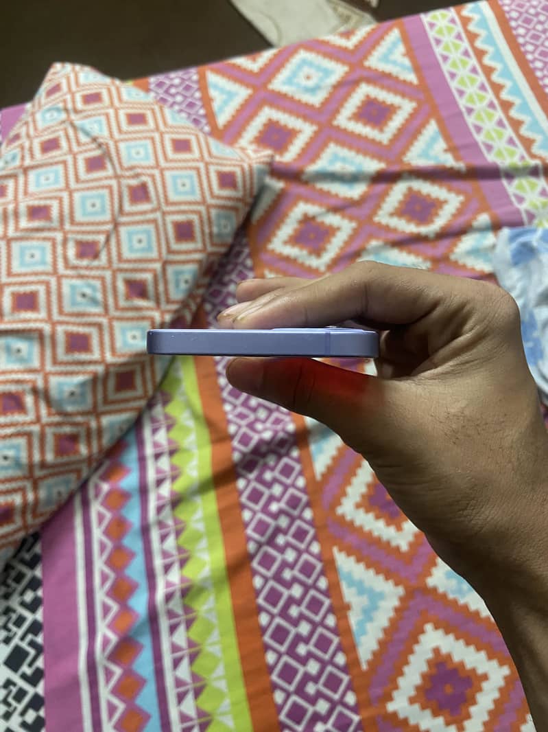 Apple iPhone 12 3