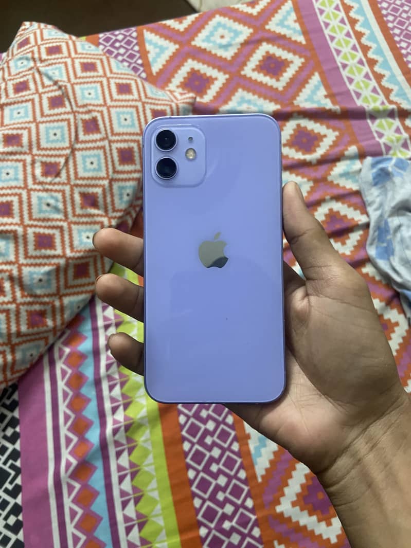 Apple iPhone 12 4