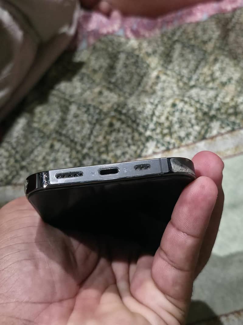 Apple iPhone 13 Pro 4