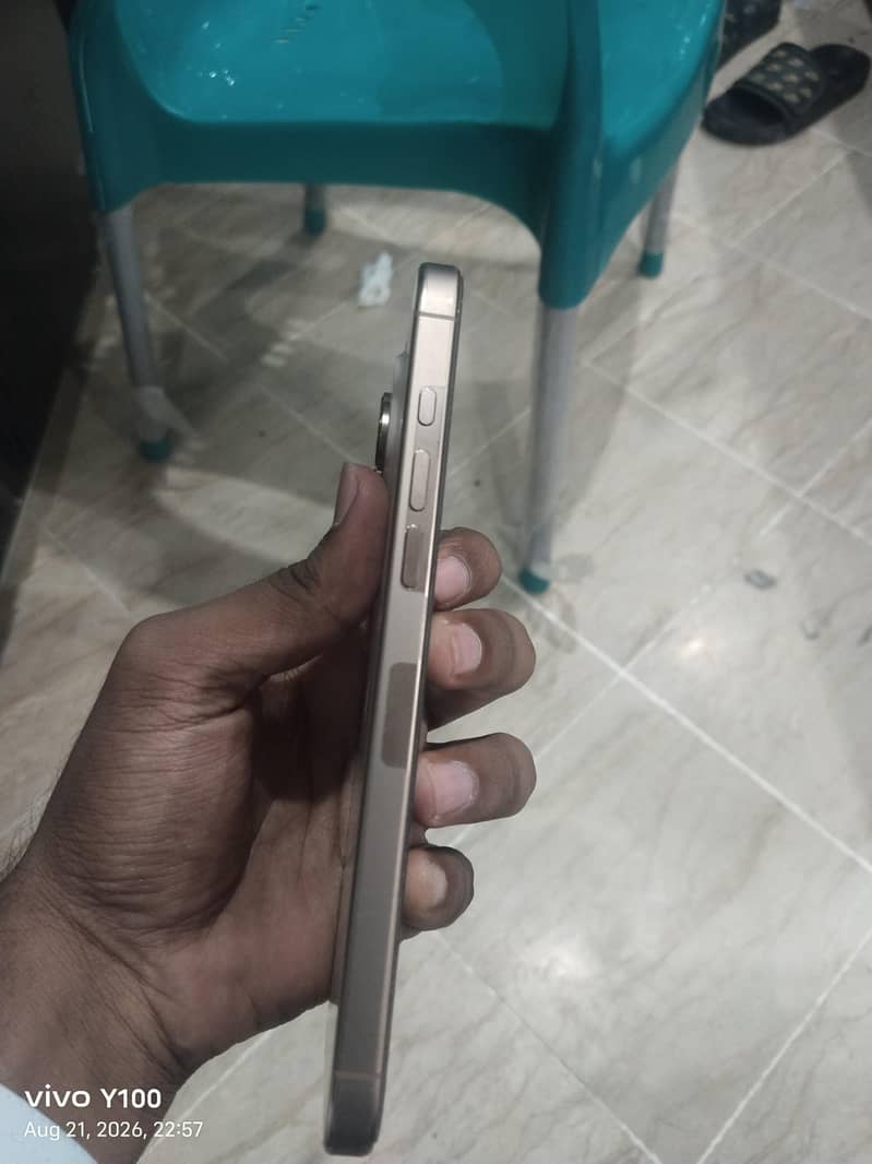 Apple iPhone 16 Pro Max 1