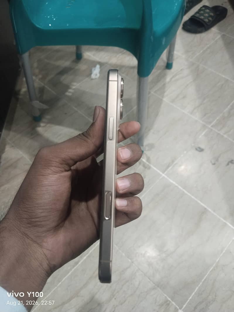 Apple iPhone 16 Pro Max 2