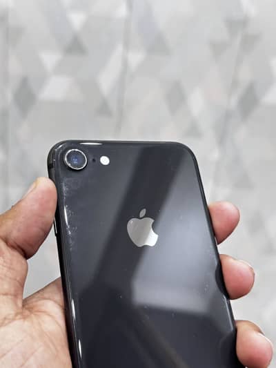 Iphone 8 Non PTA ( Factory unlocked)