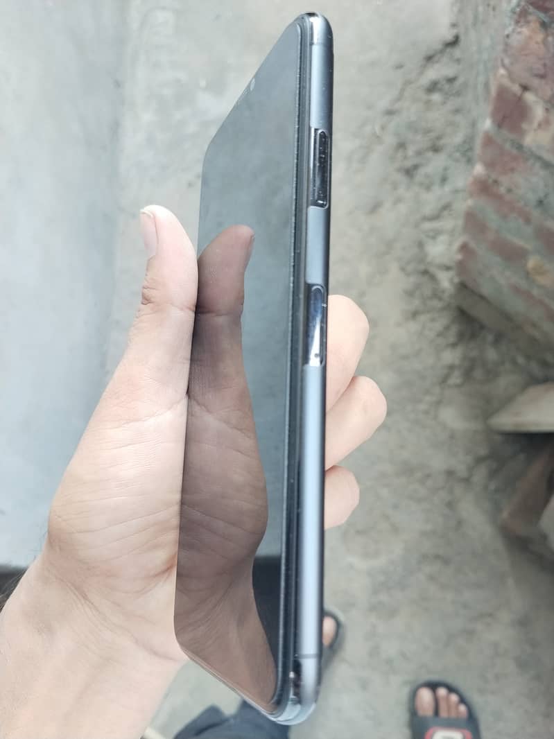 Apple iPhone 11 Pro Max 4