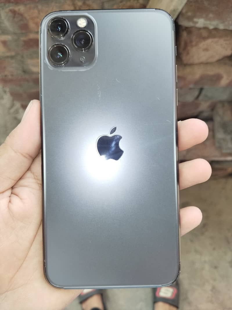 Apple iPhone 11 Pro Max 9