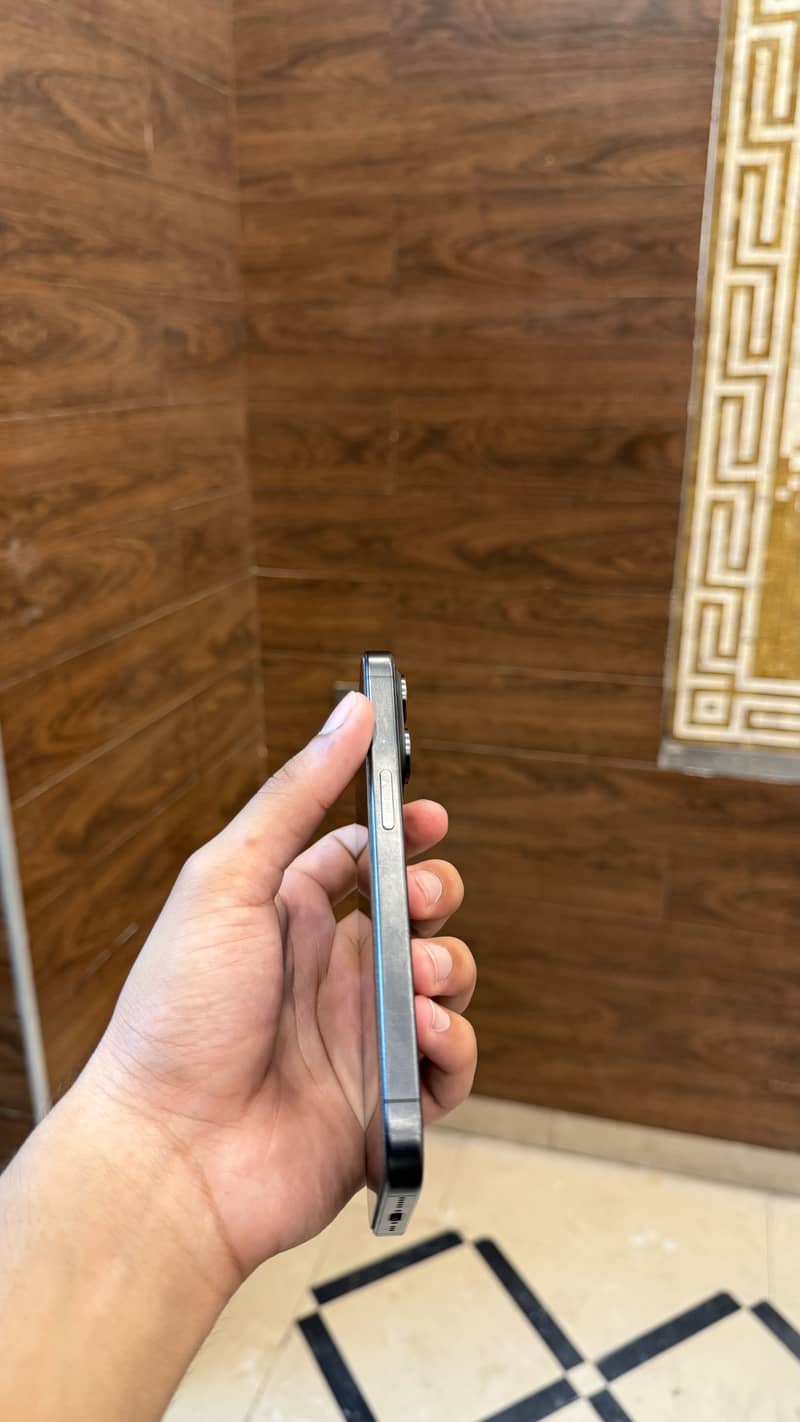 Apple iPhone 15 Pro 3
